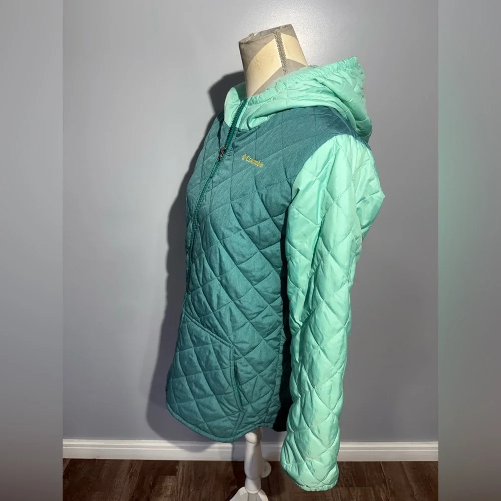 Columbia‎ Two-Tone Quilted Jacket in Teal and Light Green